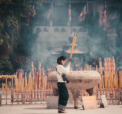 Temple Etiquette in Japan: A Guide for First-Time Visitors