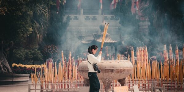 Temple Etiquette in Japan: A Guide for First-Time Visitors